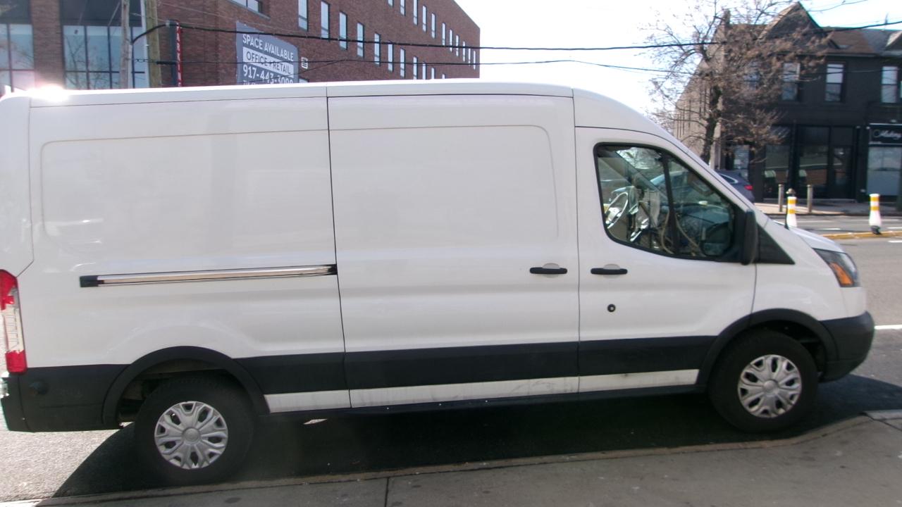Ford Transit 250 Van Med. Roof w/Sliding Pass. 148-in. WB 2019