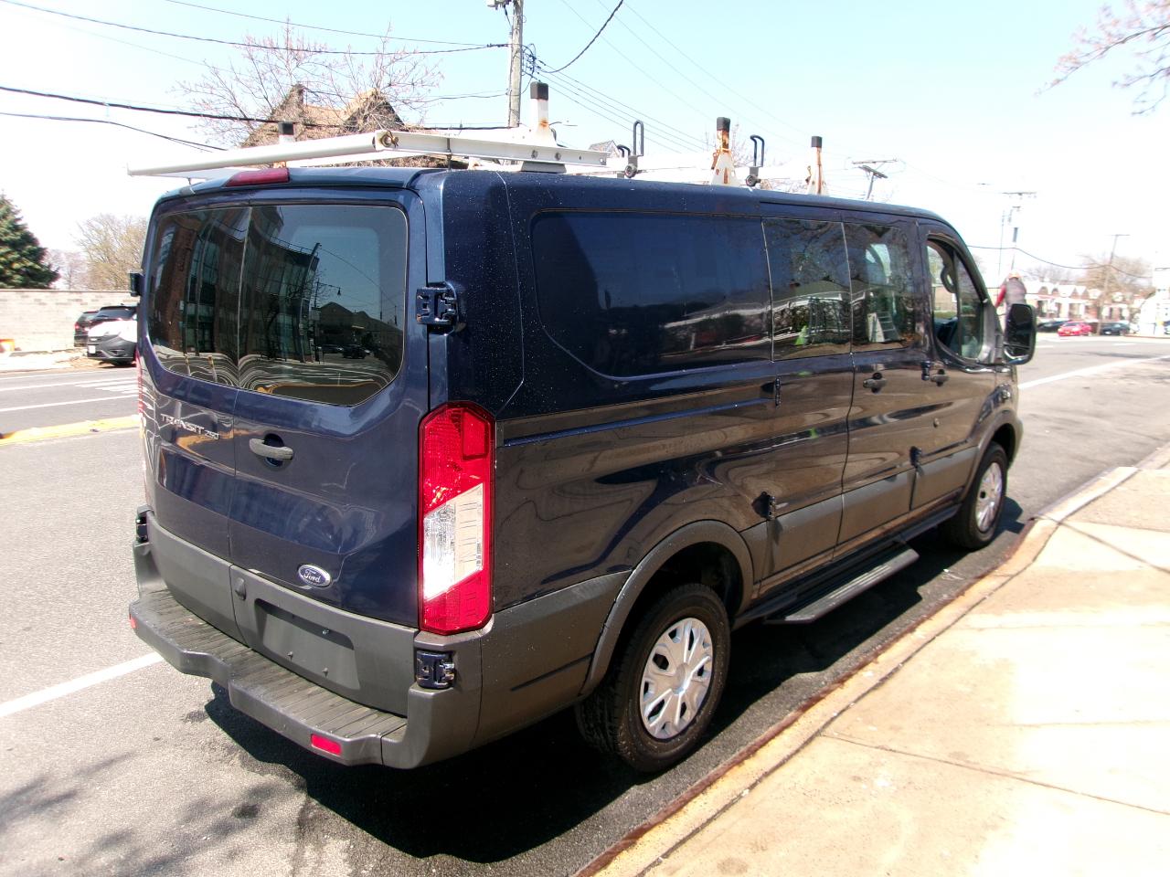 Ford Transit 250 Van Low Roof 60/40 Pass.130-in. WB 2016