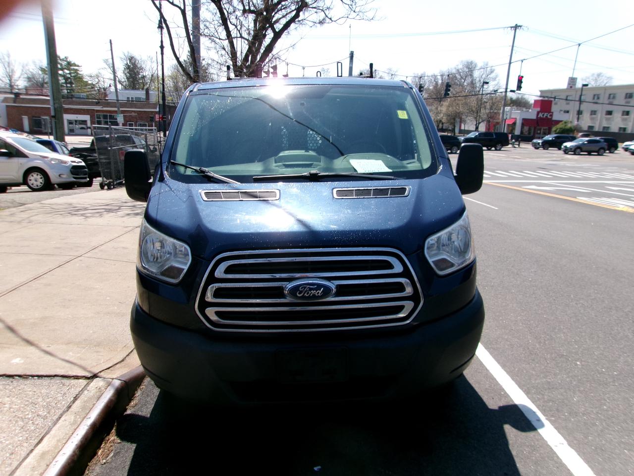 Ford Transit 250 Van Low Roof 60/40 Pass.130-in. WB 2016
