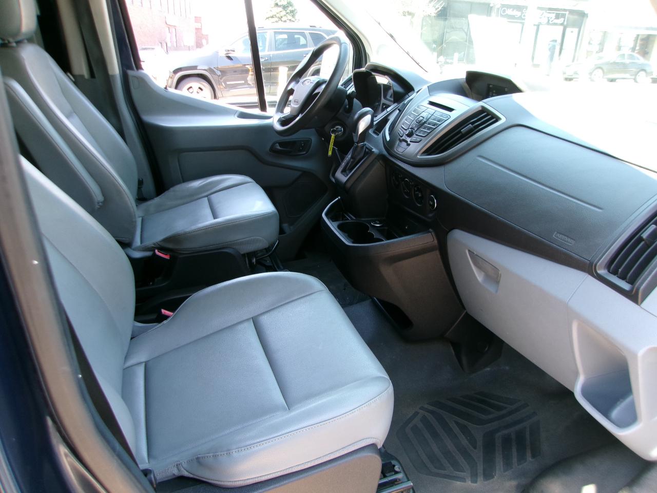 Ford Transit 250 Van Low Roof 60/40 Pass.130-in. WB 2016