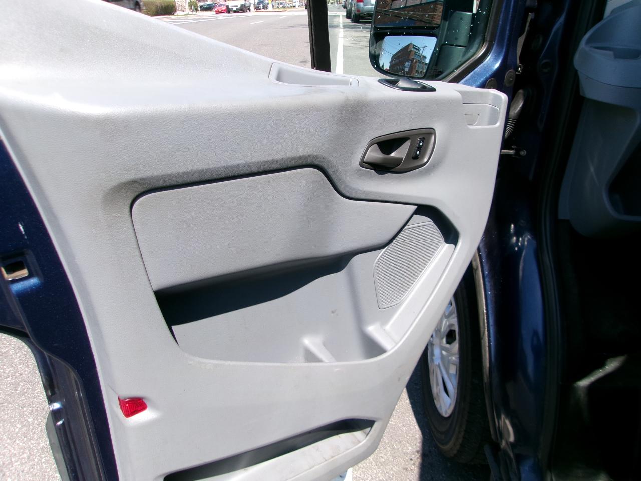 Ford Transit 250 Van Low Roof 60/40 Pass.130-in. WB 2016