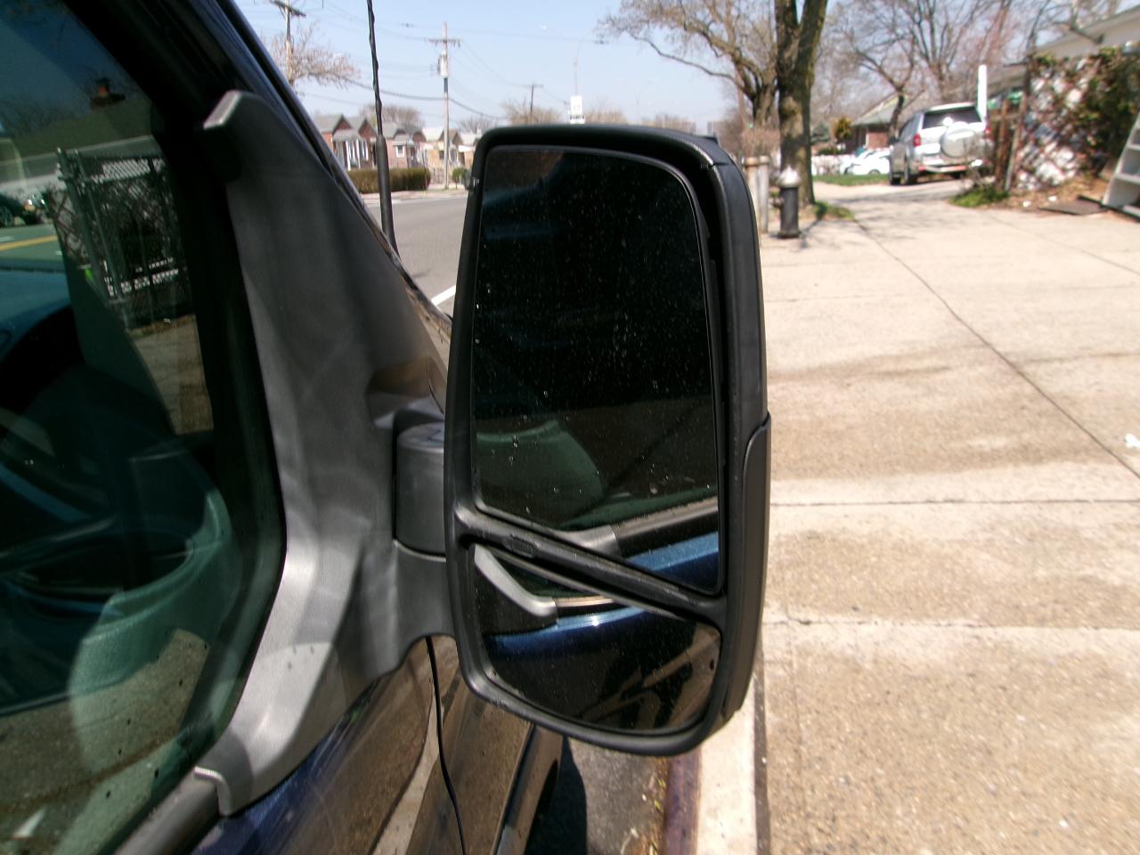 Ford Transit 250 Van Low Roof 60/40 Pass.130-in. WB 2016