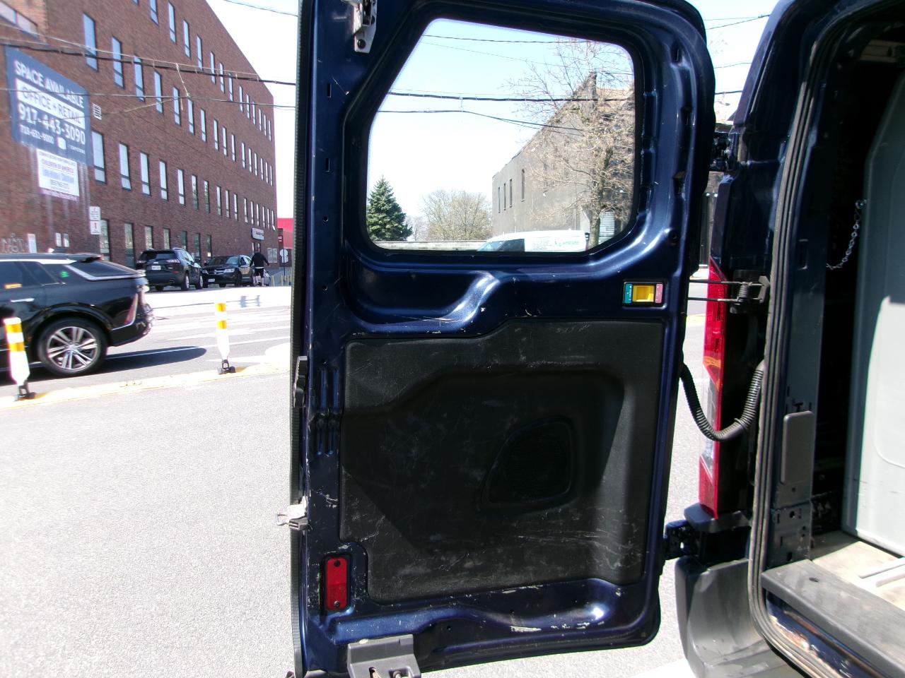 Ford Transit 250 Van Low Roof 60/40 Pass.130-in. WB 2016