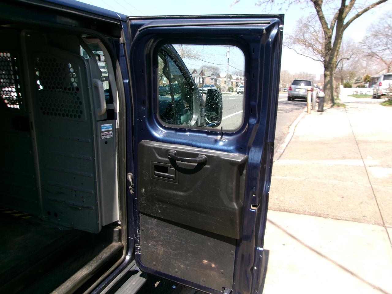 Ford Transit 250 Van Low Roof 60/40 Pass.130-in. WB 2016