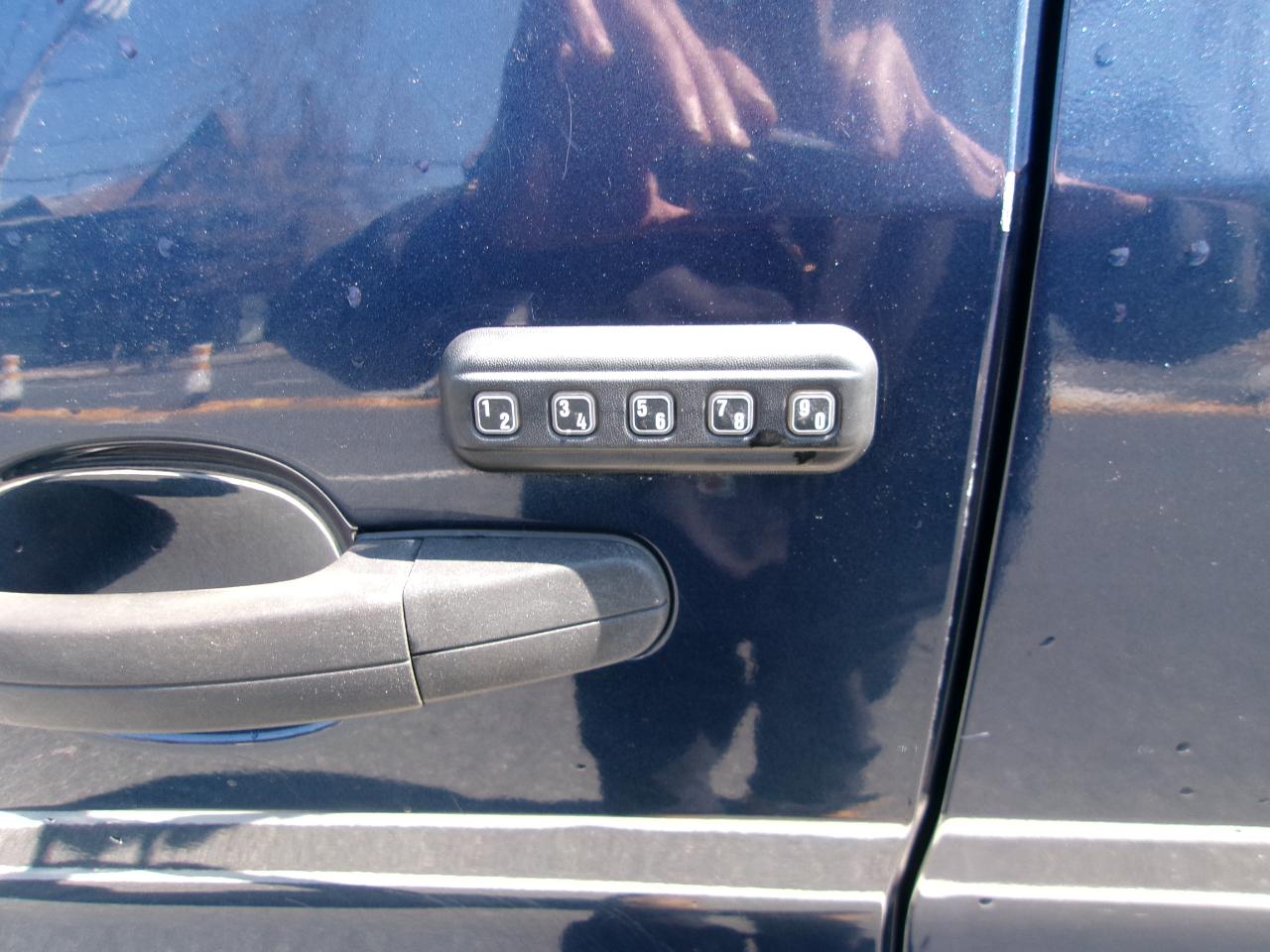 Ford Transit 250 Van Low Roof 60/40 Pass.130-in. WB 2016