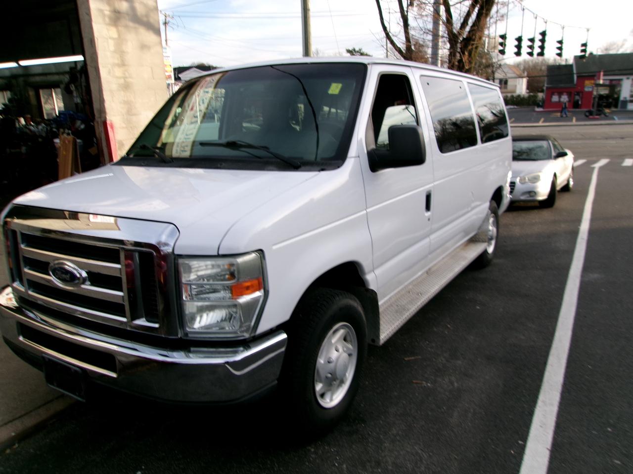 Ford Econoline E-350 XL Super Duty 2014