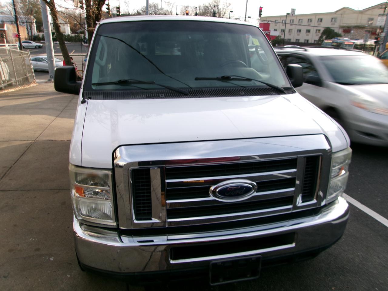 Ford Econoline E-350 XL Super Duty 2014