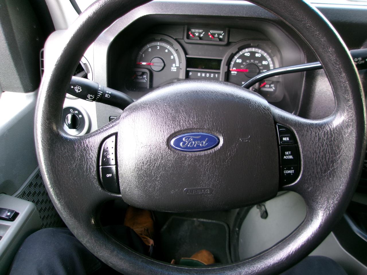 Ford Econoline E-350 XL Super Duty 2014