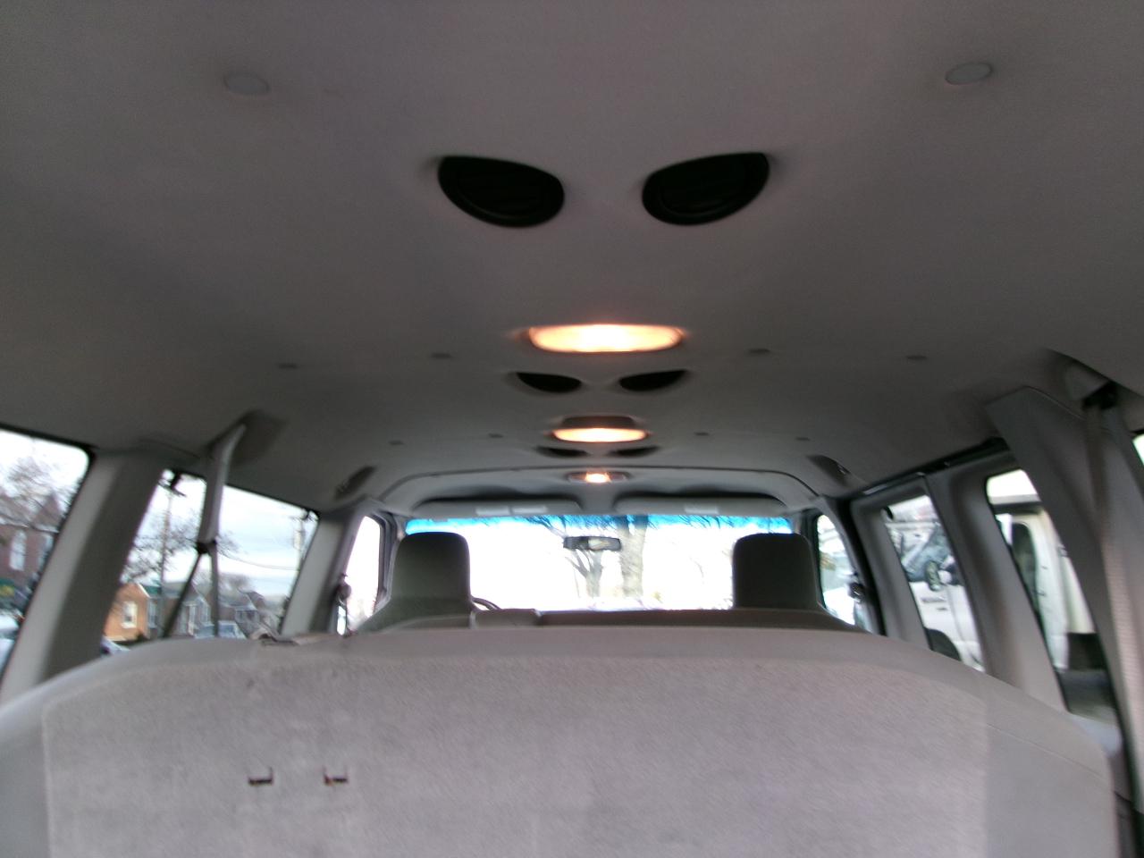 Ford Econoline E-350 XL Super Duty 2014