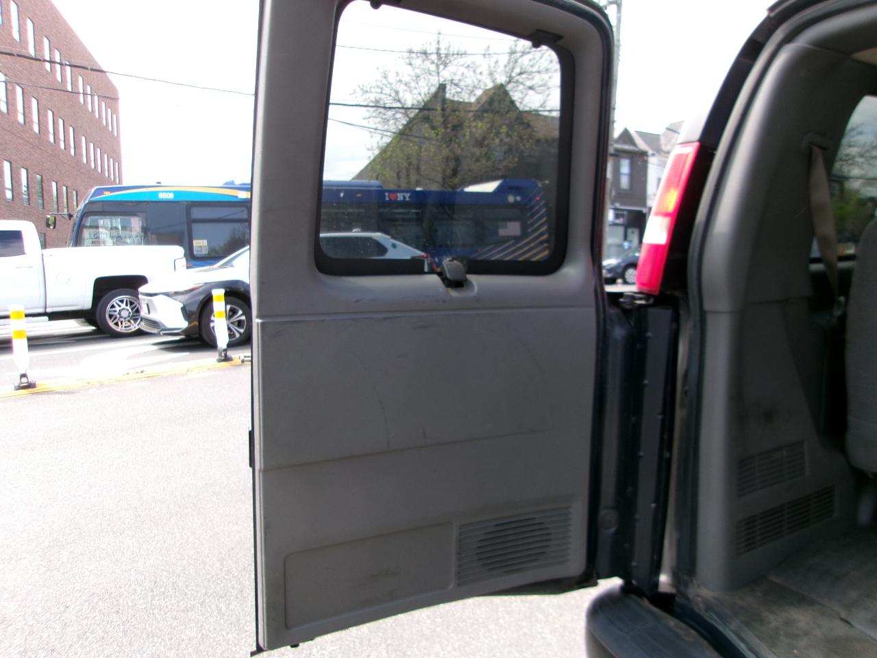 GMC Savana LS G2500 2015