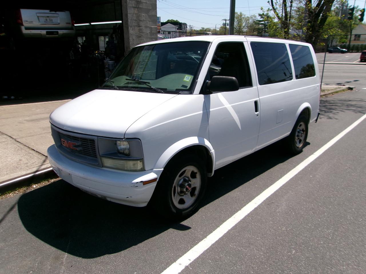 GMC Safari Passenger Van AWD 2005