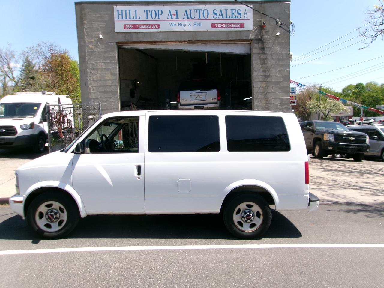 GMC Safari Passenger Van AWD 2005