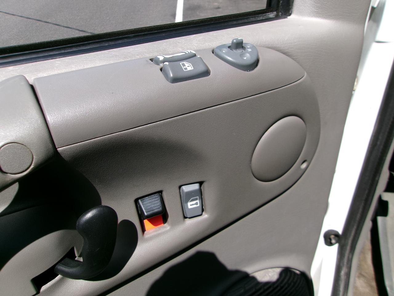 GMC Safari Passenger Van AWD 2005