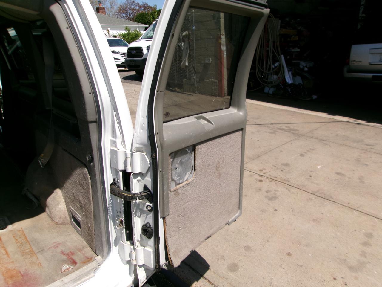 GMC Safari Passenger Van AWD 2005