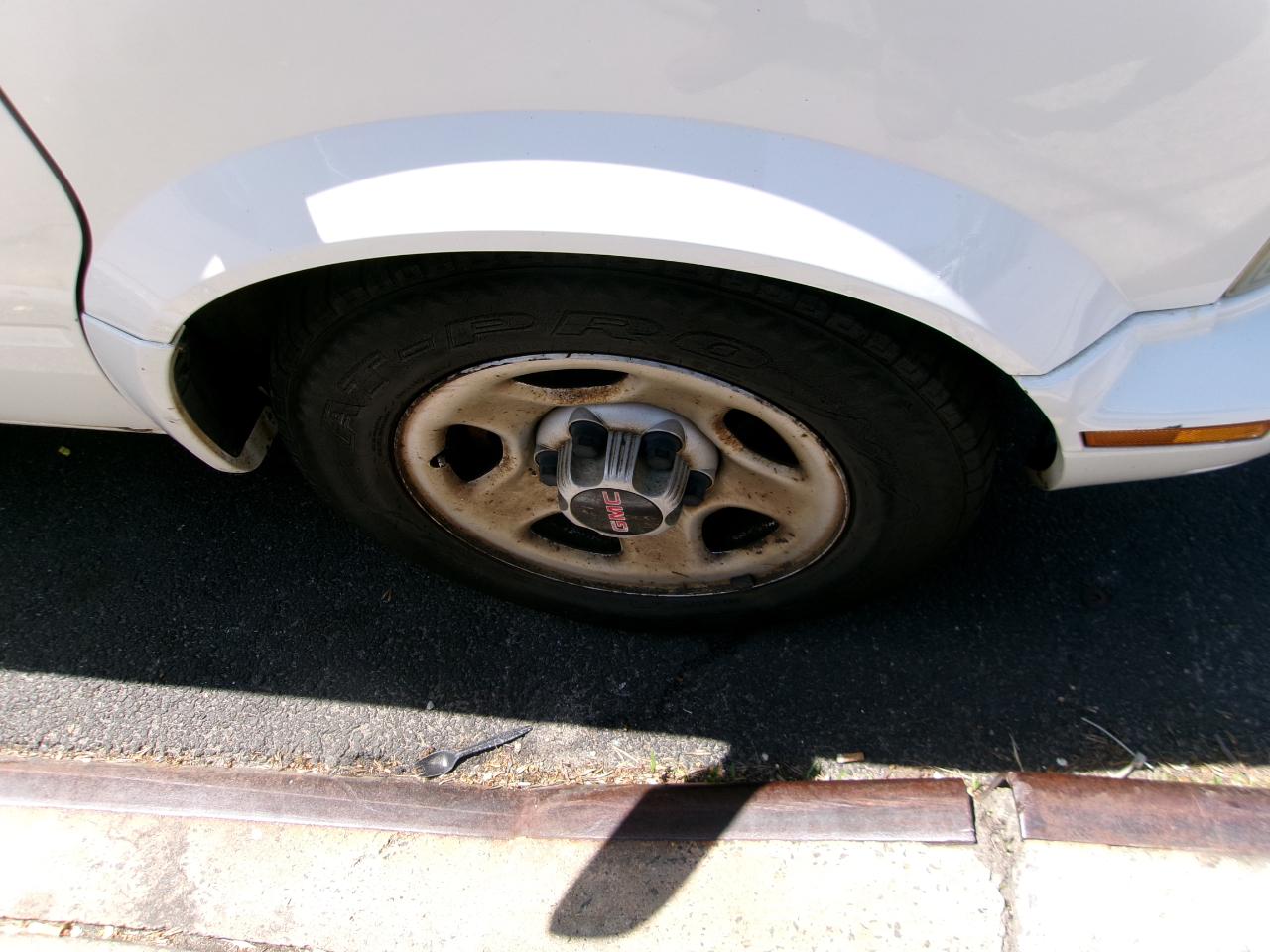 GMC Safari Passenger Van AWD 2005