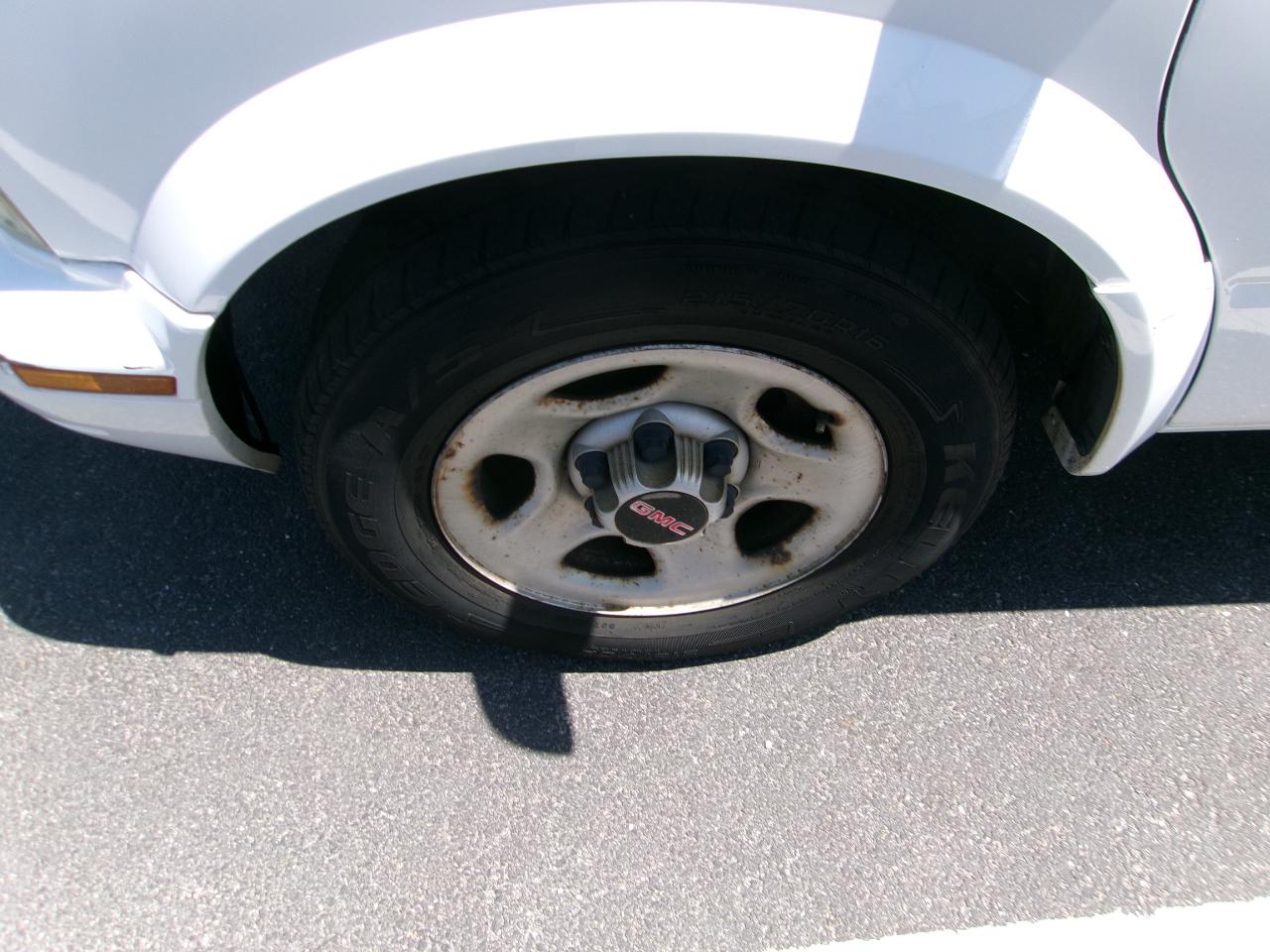 GMC Safari Passenger Van AWD 2005