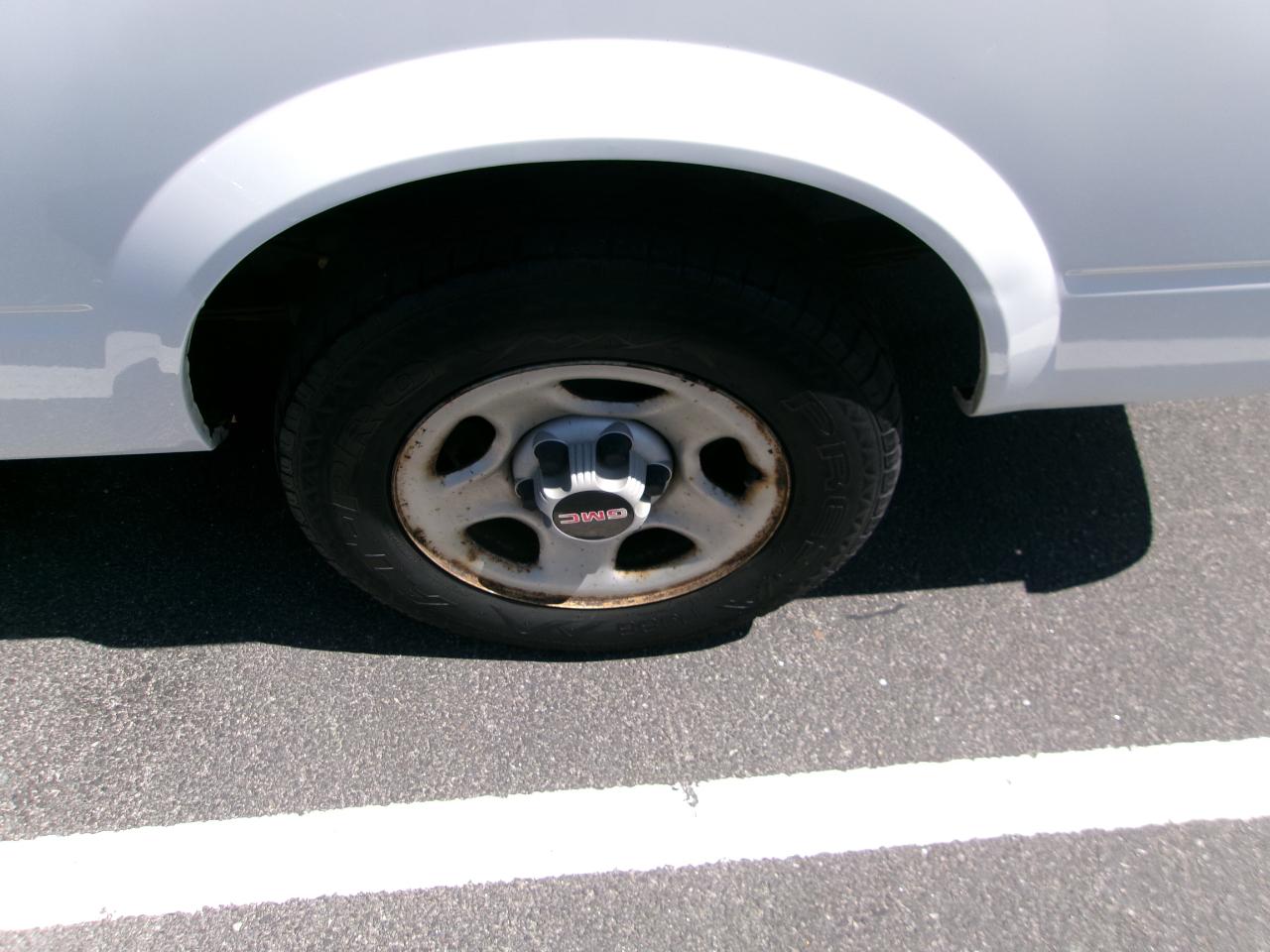 GMC Safari Passenger Van AWD 2005