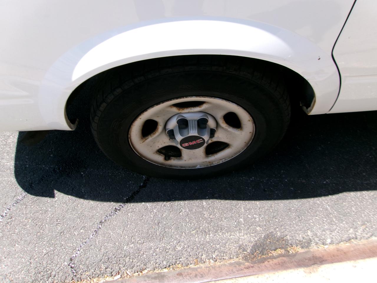 GMC Safari Passenger Van AWD 2005