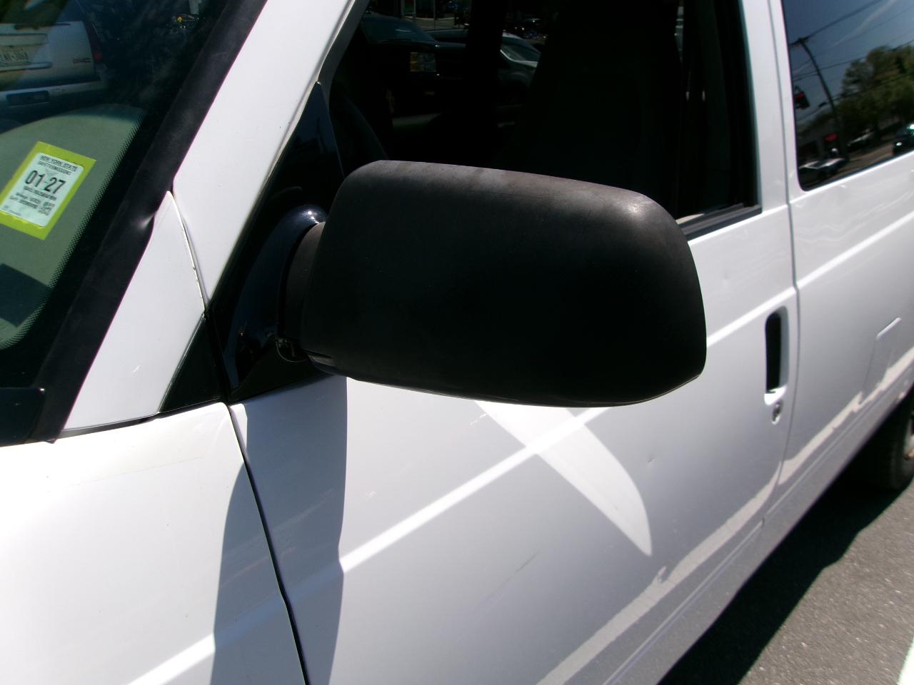 GMC Safari Passenger Van AWD 2005