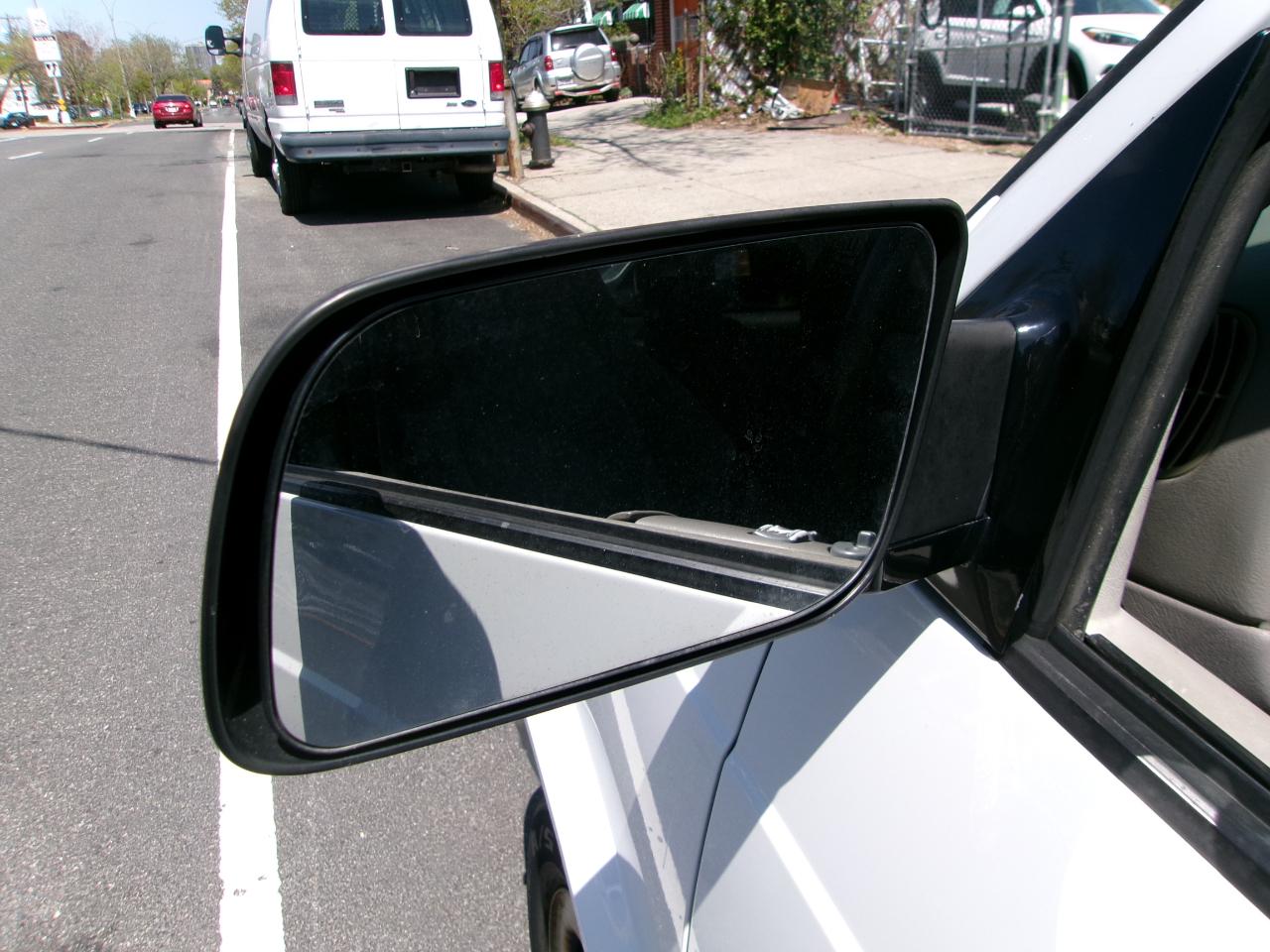 GMC Safari Passenger Van AWD 2005