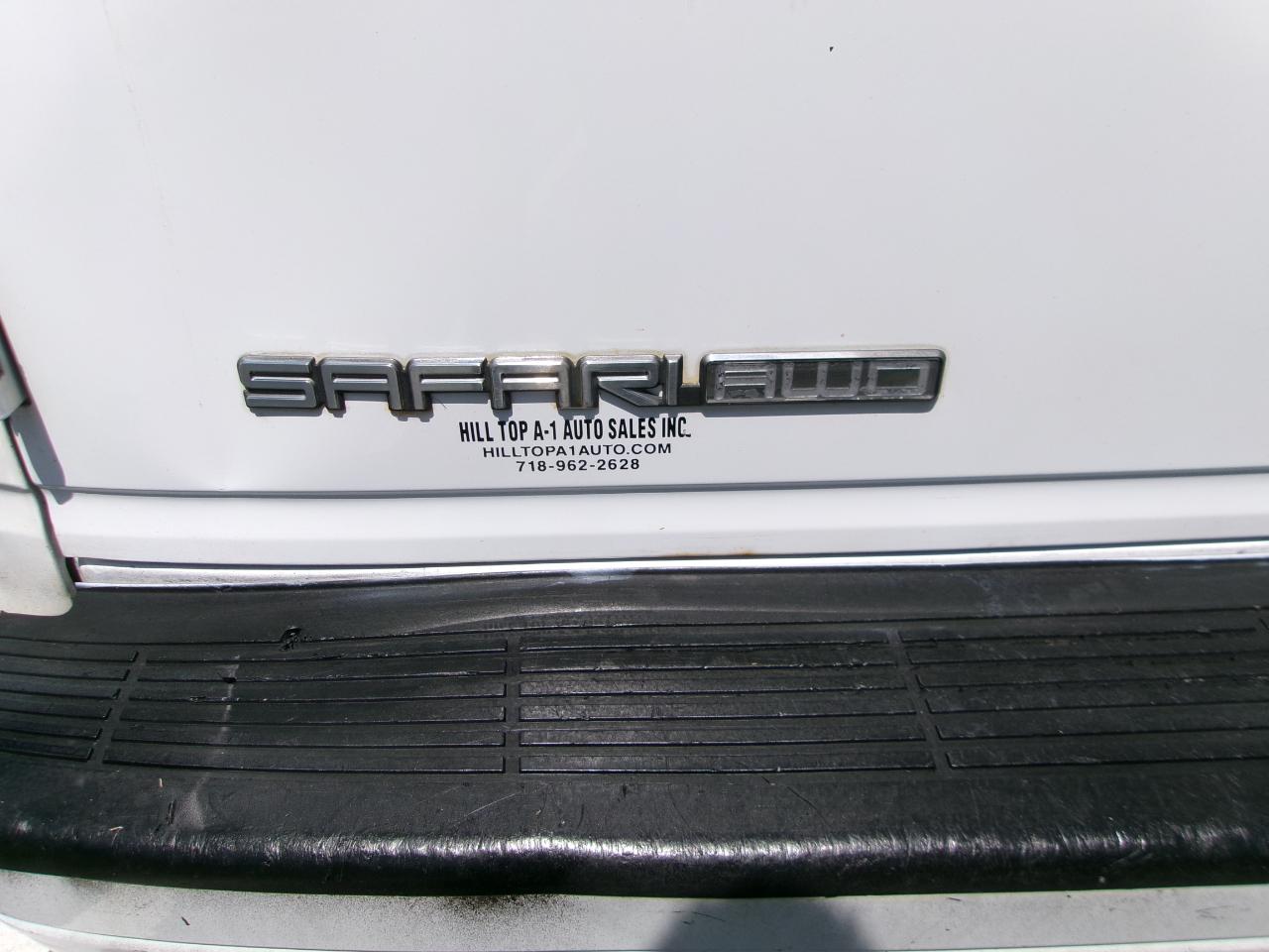 GMC Safari Passenger Van AWD 2005