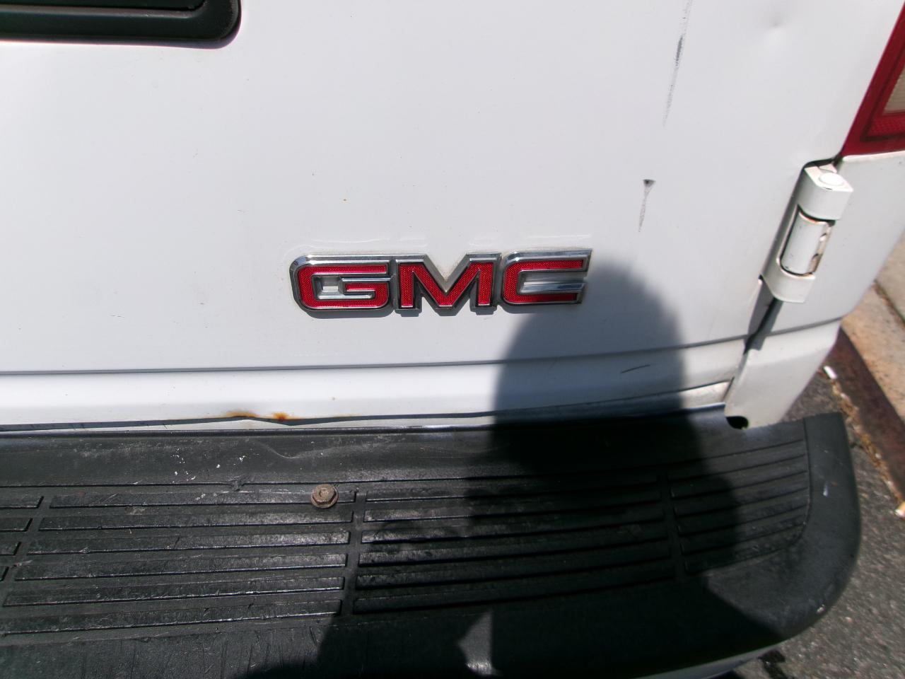 GMC Safari Passenger Van AWD 2005