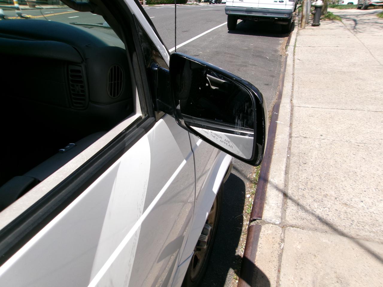 GMC Safari Passenger Van AWD 2005