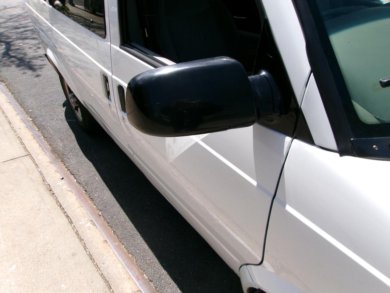 GMC Safari Passenger Van AWD 2005