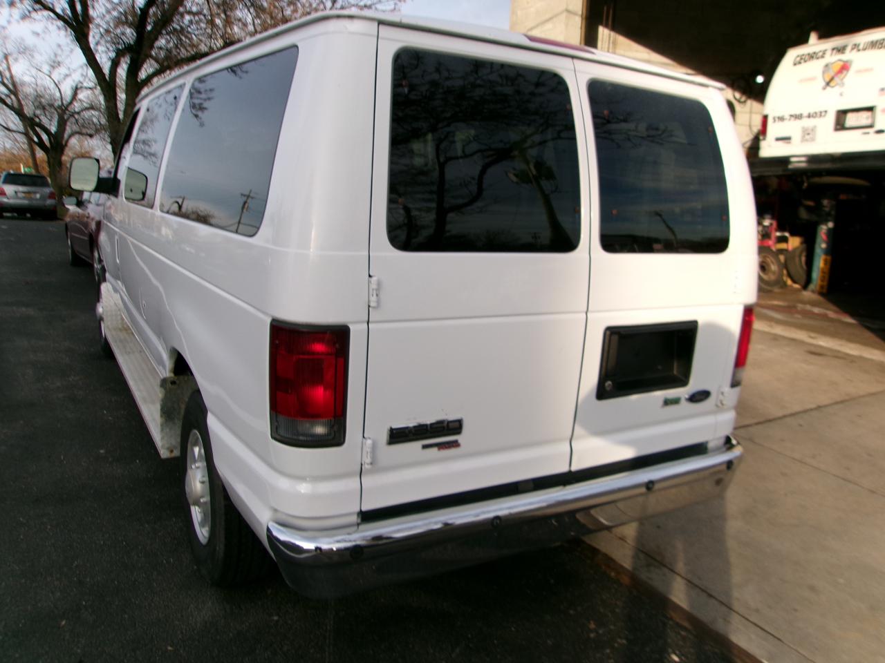 Ford Econoline E-350 XL Super Duty 2014
