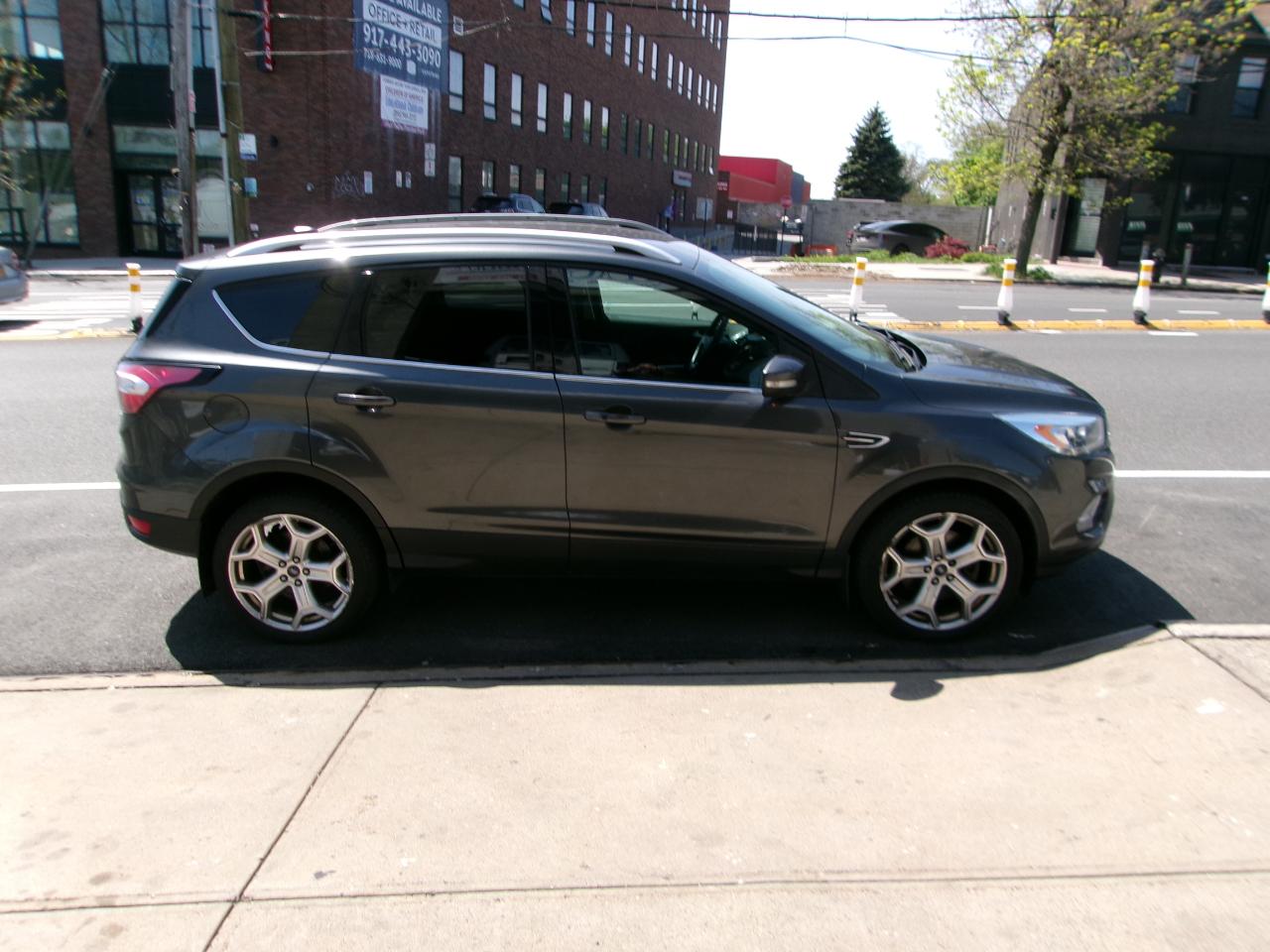 Ford Escape Titanium 4WD 2017