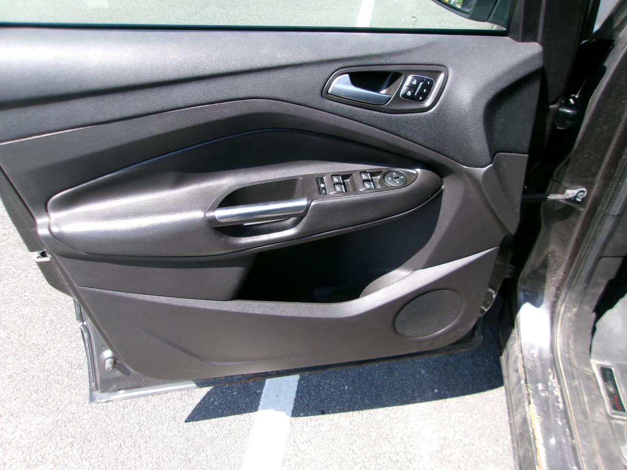 Ford Escape Titanium 4WD 2017