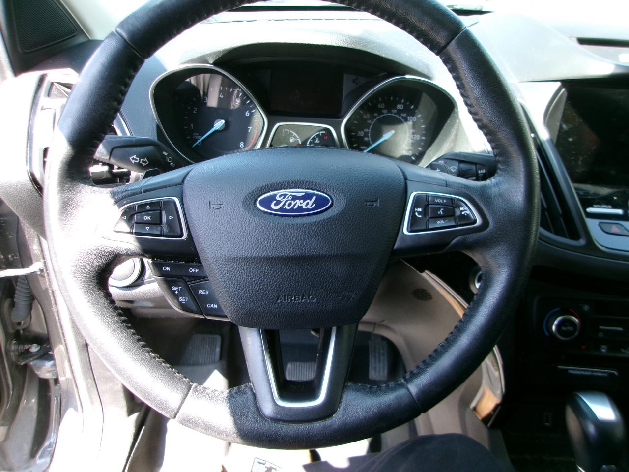 Ford Escape Titanium 4WD 2017