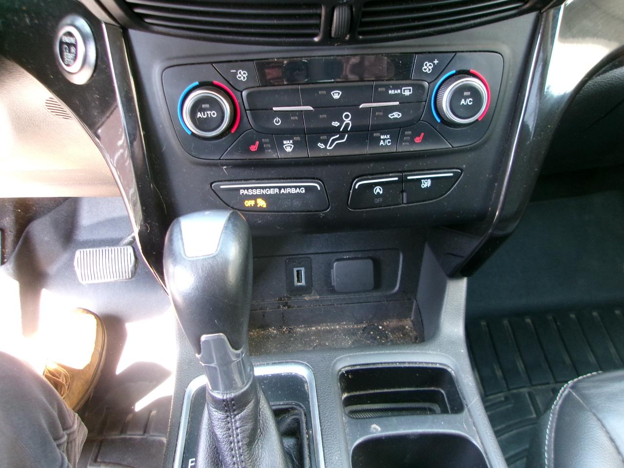 Ford Escape Titanium 4WD 2017