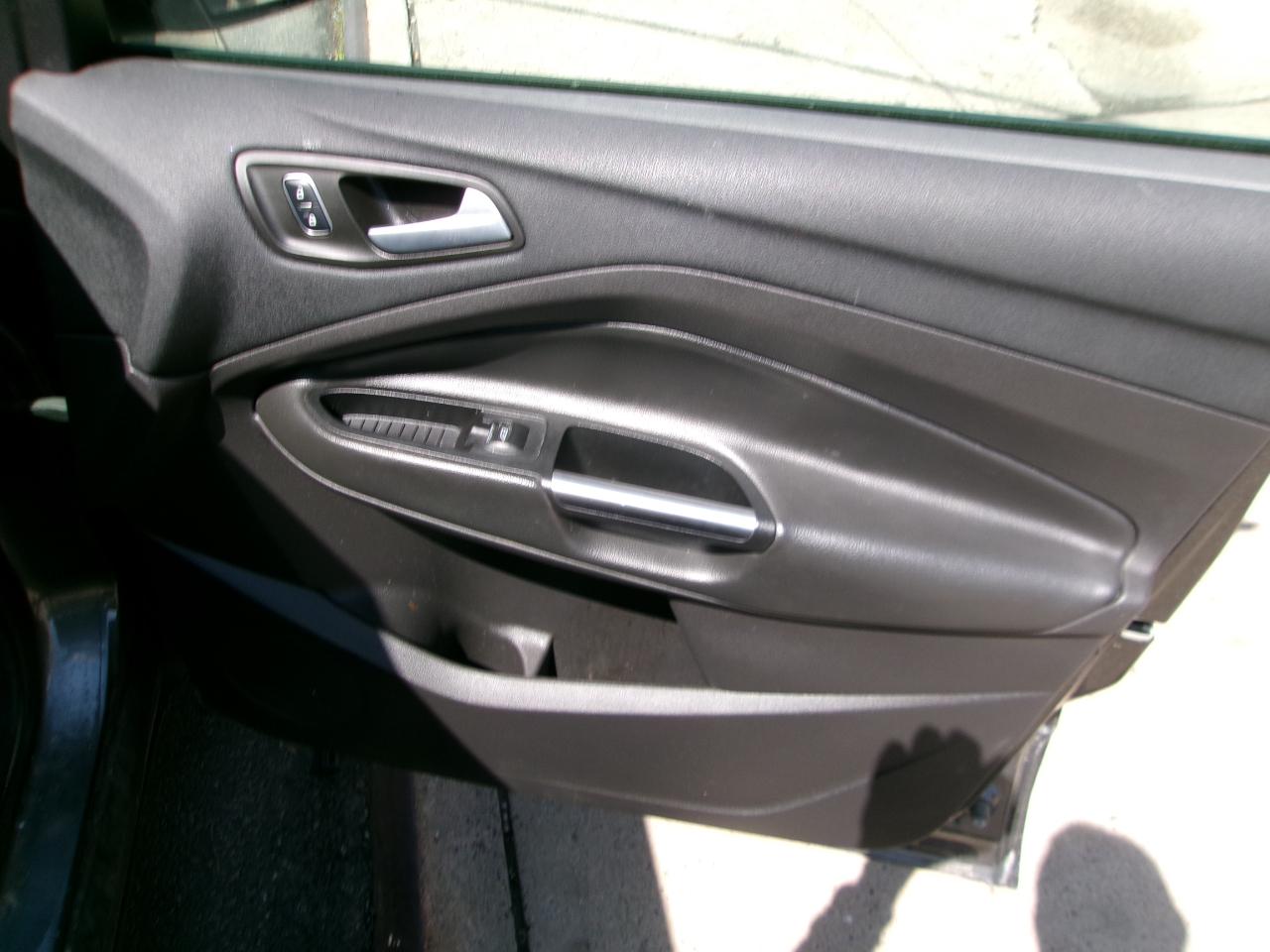 Ford Escape Titanium 4WD 2017