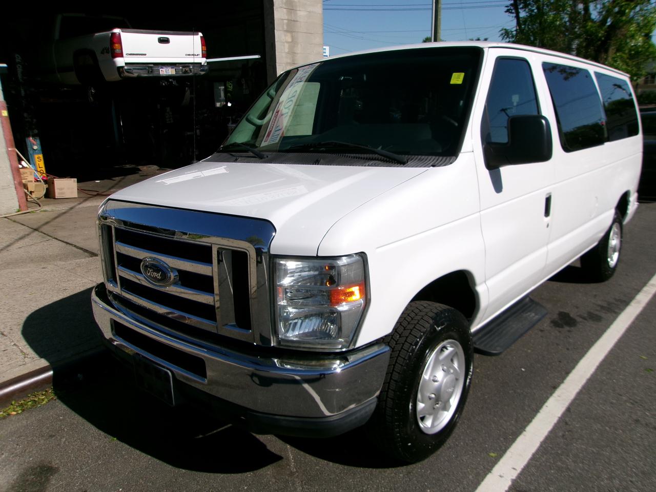 Ford Econoline E-350 XLT Super Duty 2013