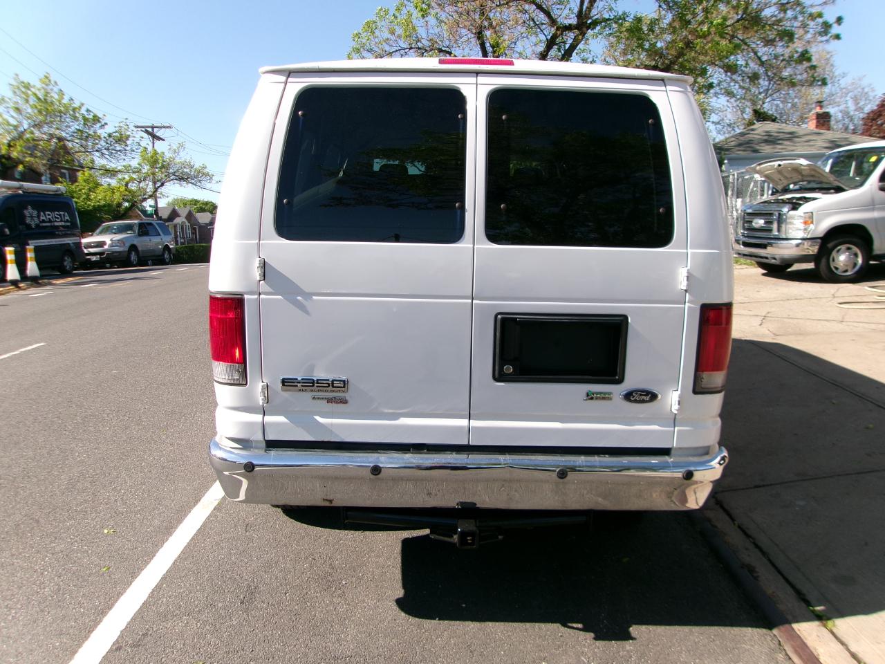 Ford Econoline E-350 XLT Super Duty 2013