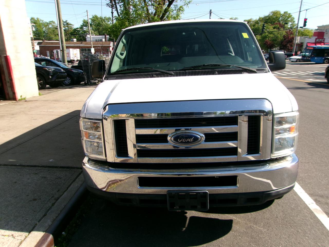 Ford Econoline E-350 XLT Super Duty 2013