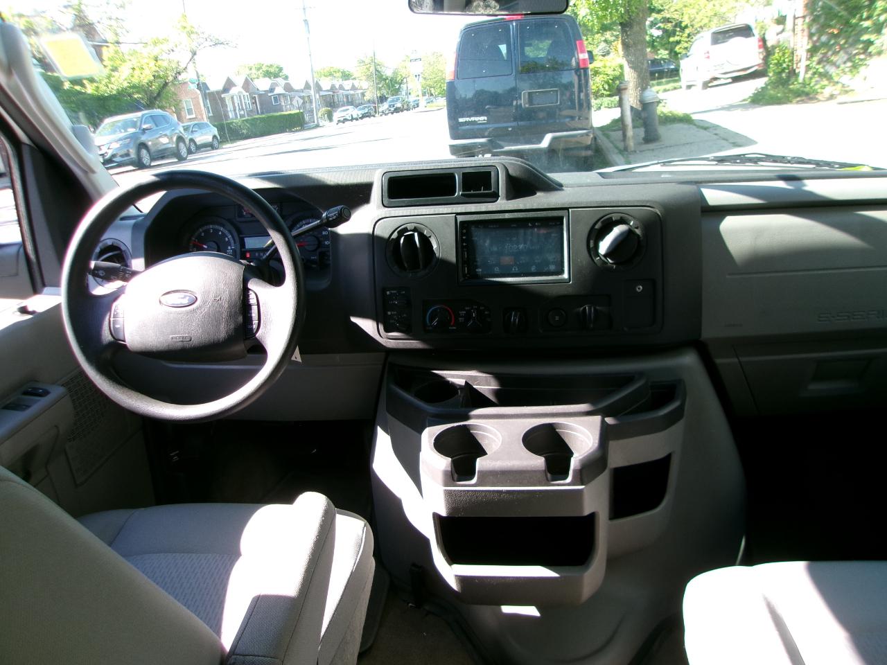 Ford Econoline E-350 XLT Super Duty 2013