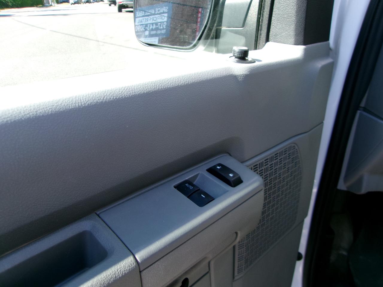 Ford Econoline E-350 XLT Super Duty 2013