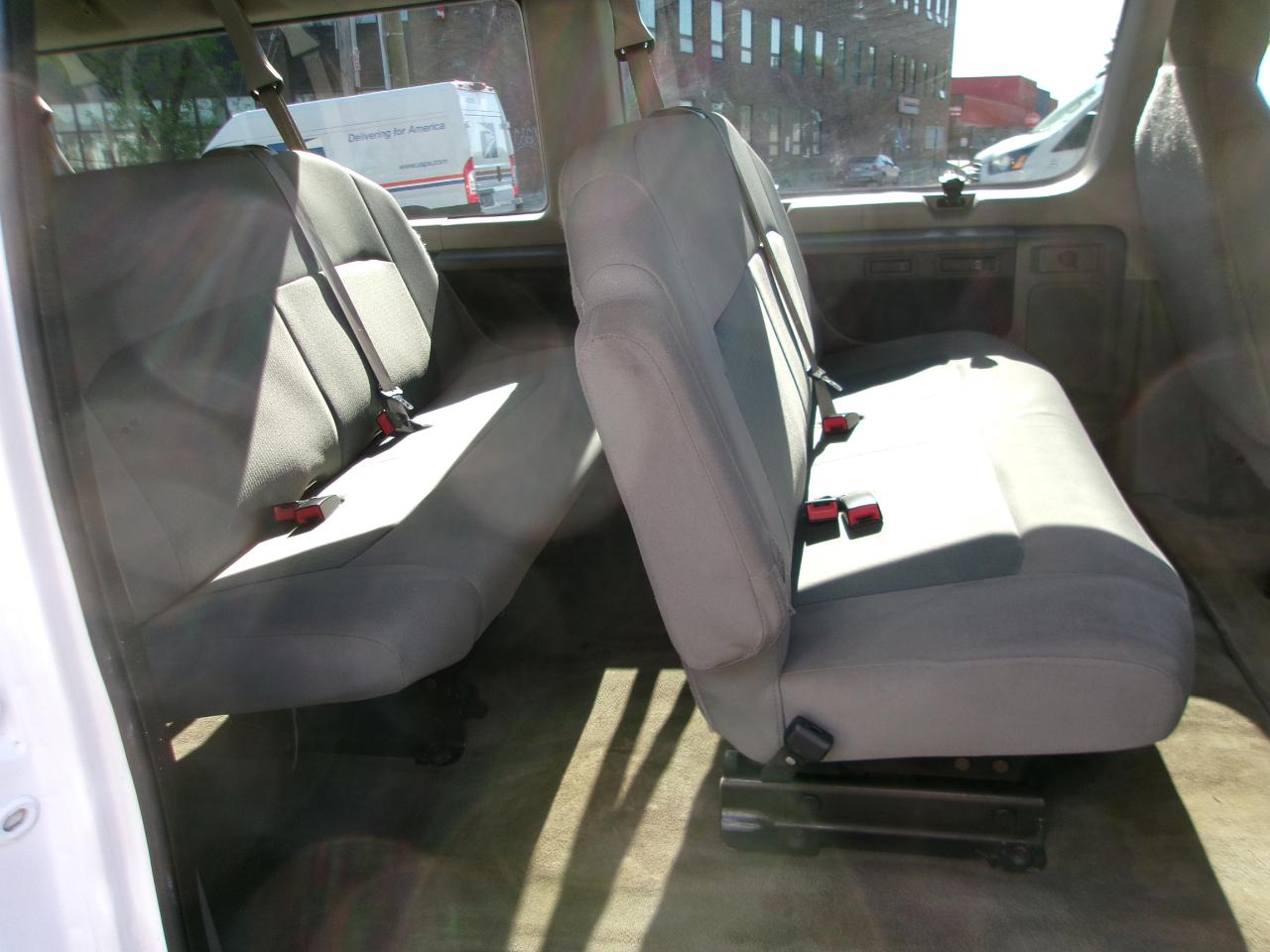 Ford Econoline E-350 XLT Super Duty 2013