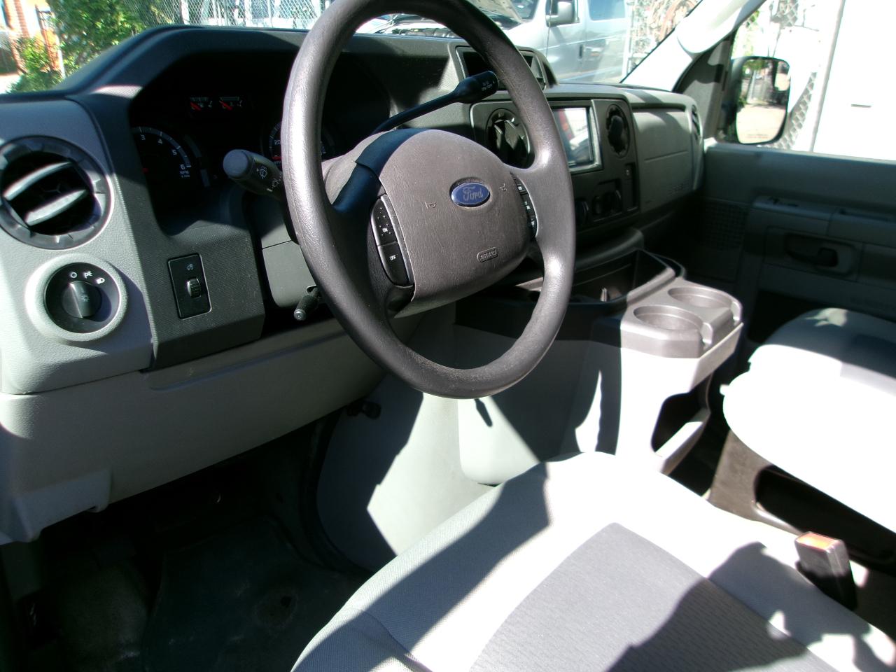 Ford Econoline E-350 XLT Super Duty 2013