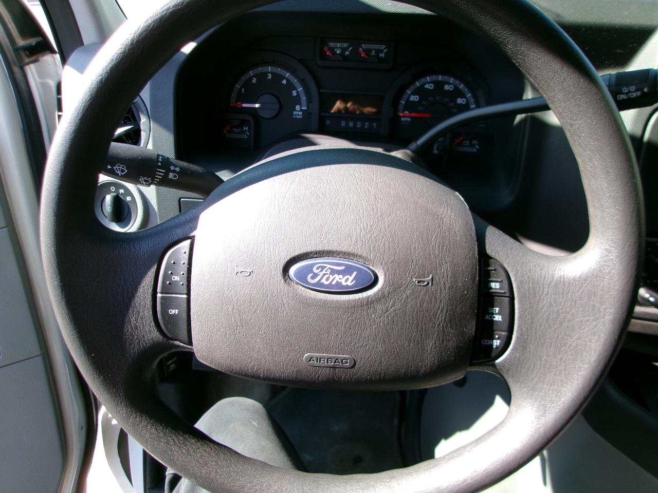 Ford Econoline E-350 XLT Super Duty 2013