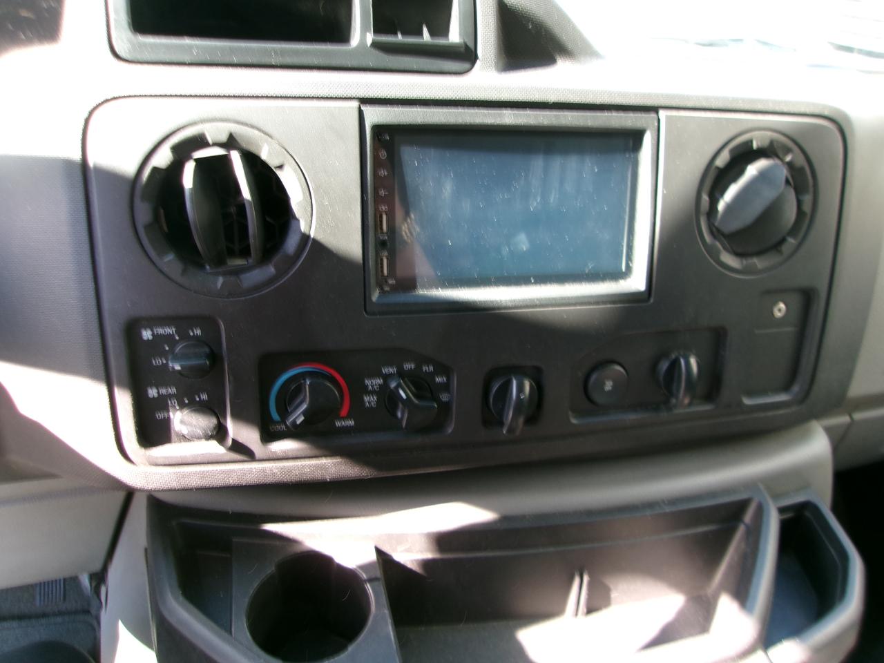 Ford Econoline E-350 XLT Super Duty 2013