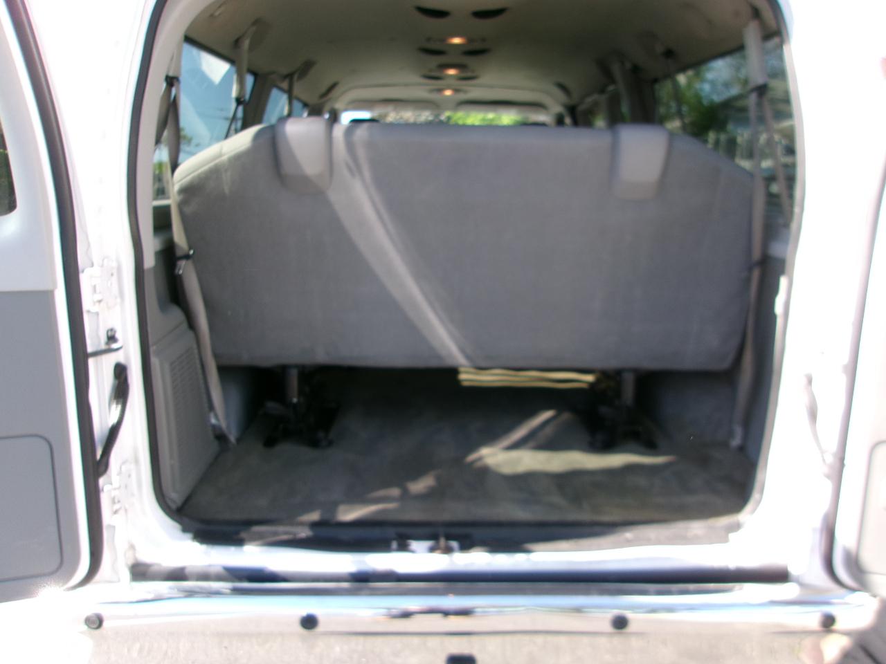 Ford Econoline E-350 XLT Super Duty 2013