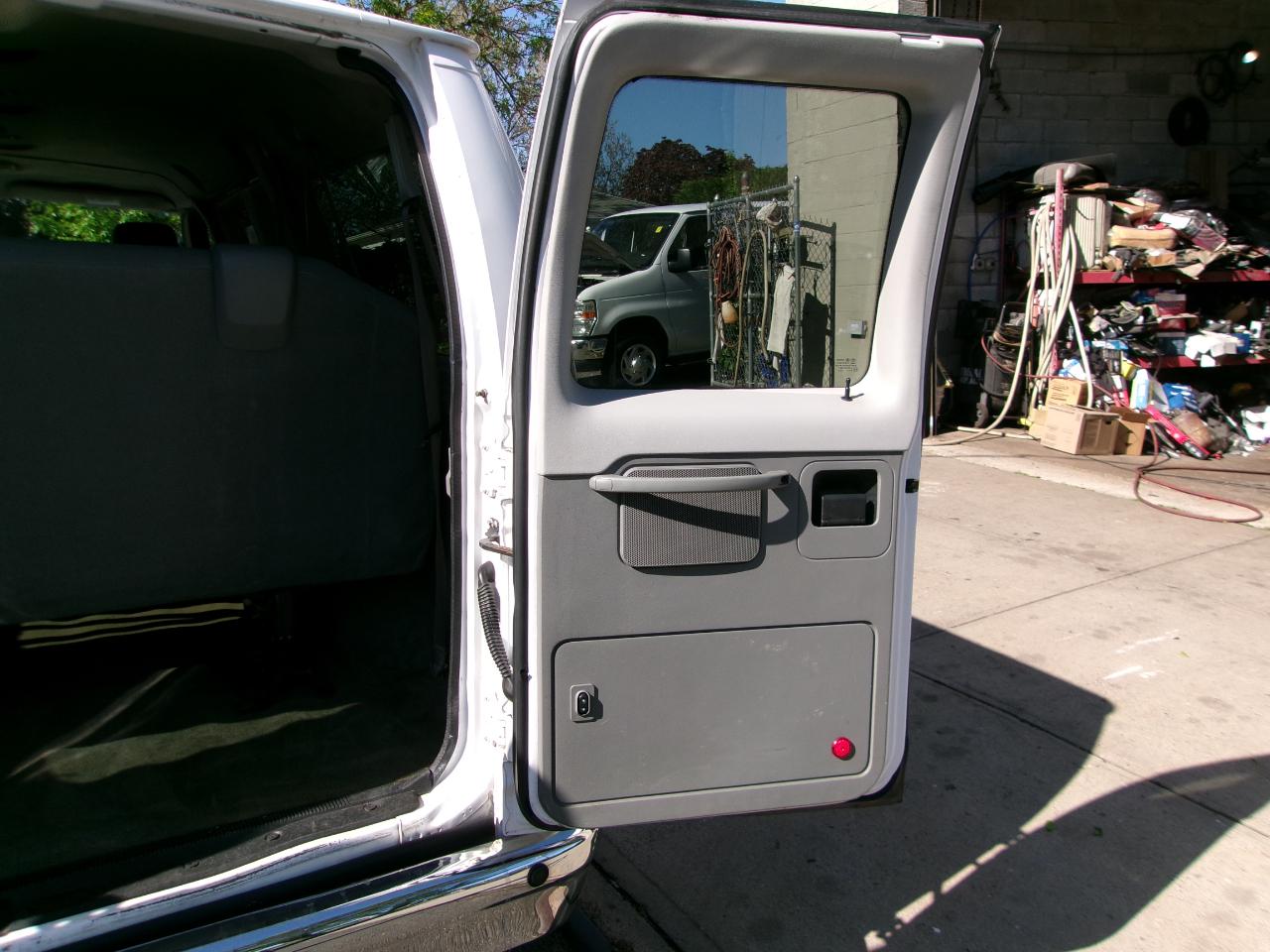 Ford Econoline E-350 XLT Super Duty 2013