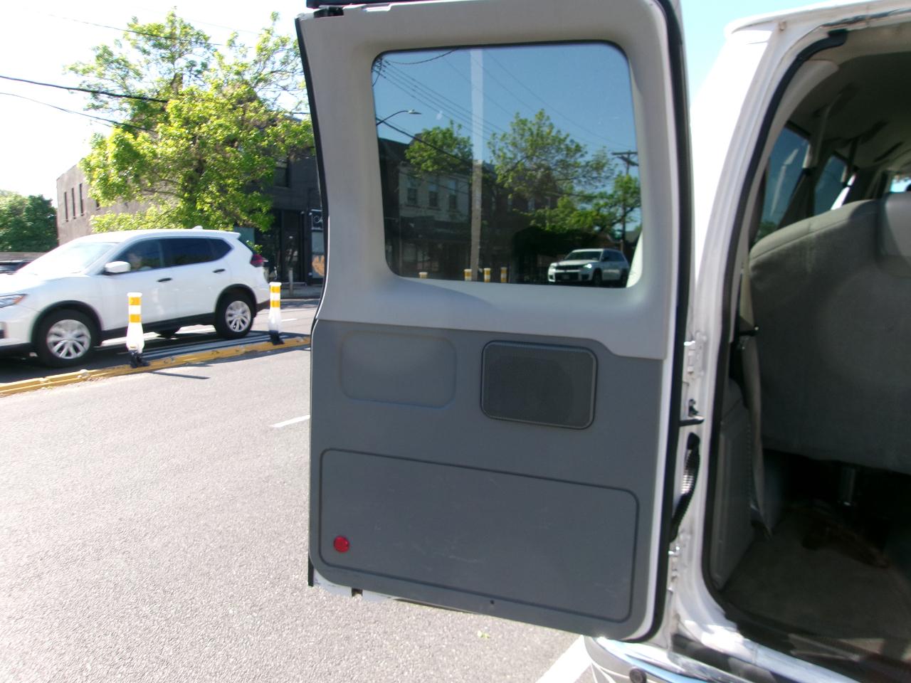 Ford Econoline E-350 XLT Super Duty 2013