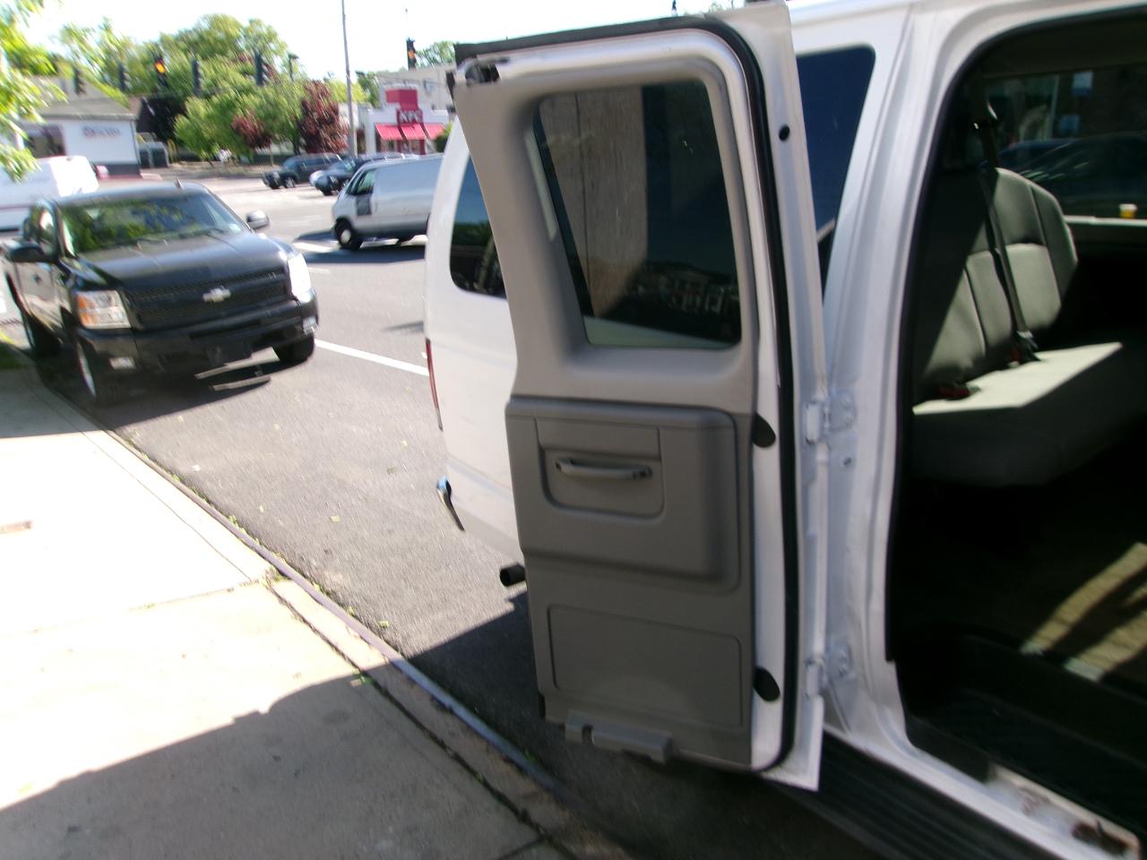 Ford Econoline E-350 XLT Super Duty 2013