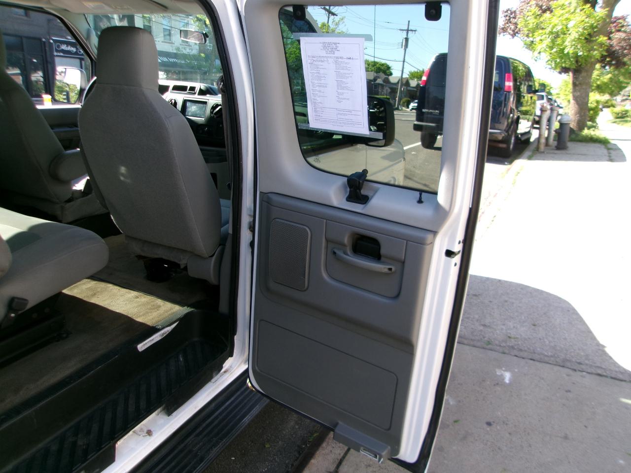 Ford Econoline E-350 XLT Super Duty 2013