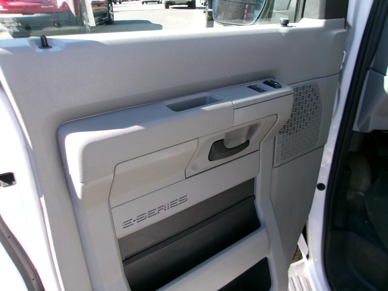 Ford Econoline E-350 XLT Super Duty 2013
