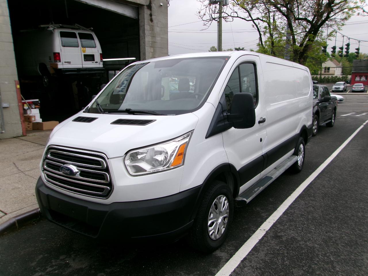 Ford Transit 250 Van Low Roof w/Sliding Pass. 130-in. WB 2019